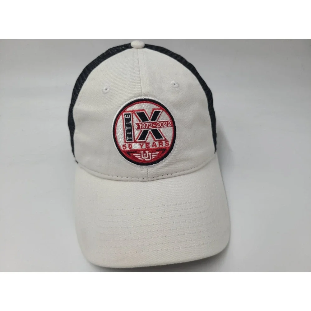 Utah Utes Hat Snapback Under Armour Trucker Mesh Title IX 2022‎ White Black NCAA